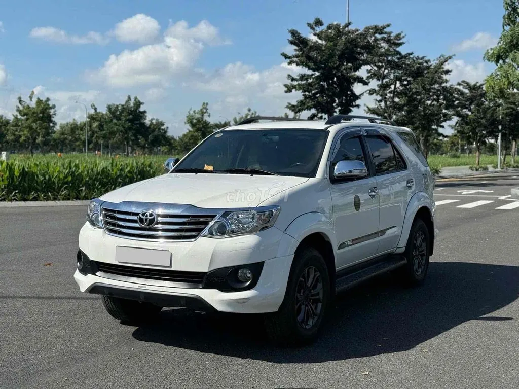 Toyota Fortuner 2015 photo 2
