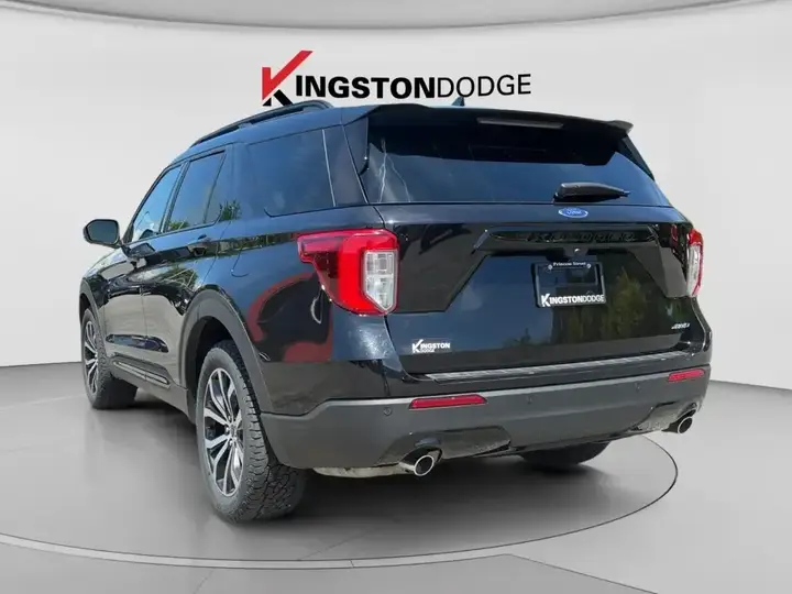 Ford Explorer 2023 photo 3