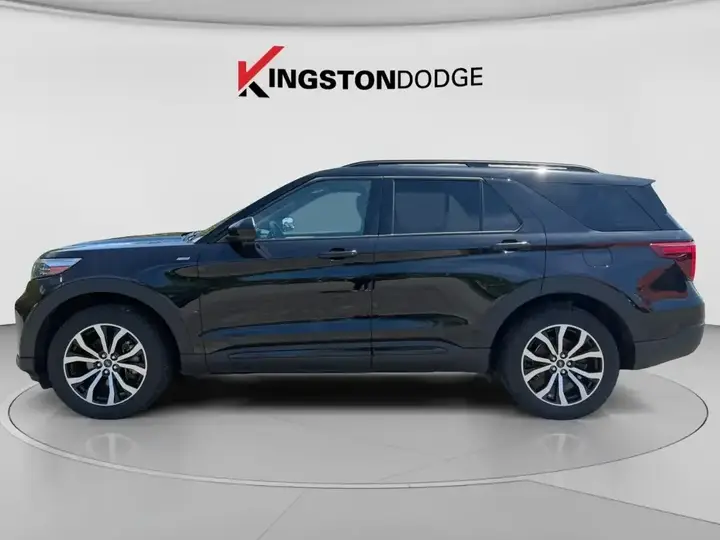 Ford Explorer 2023 photo 2