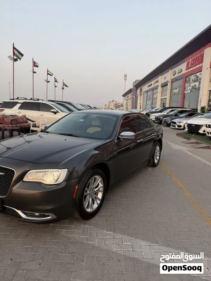 Chrysler 300 2019 photo 2