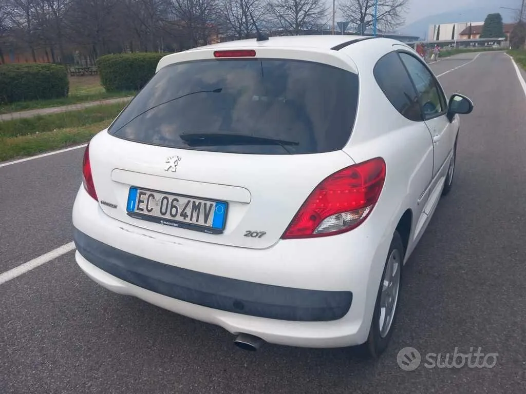 Peugeot 207 2010 photo 5
