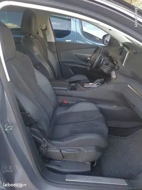 Peugeot 5008 2020 photo 3