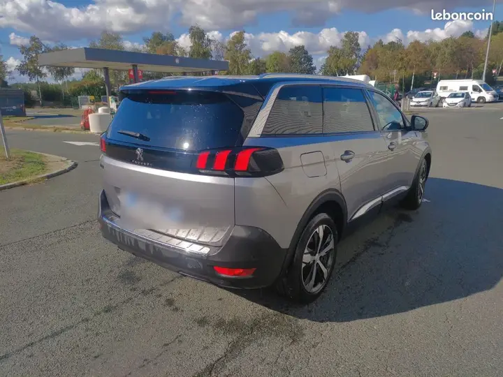 Peugeot 5008 2020 photo 2