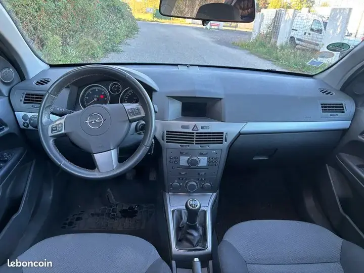 Opel Astra 2006 photo 2