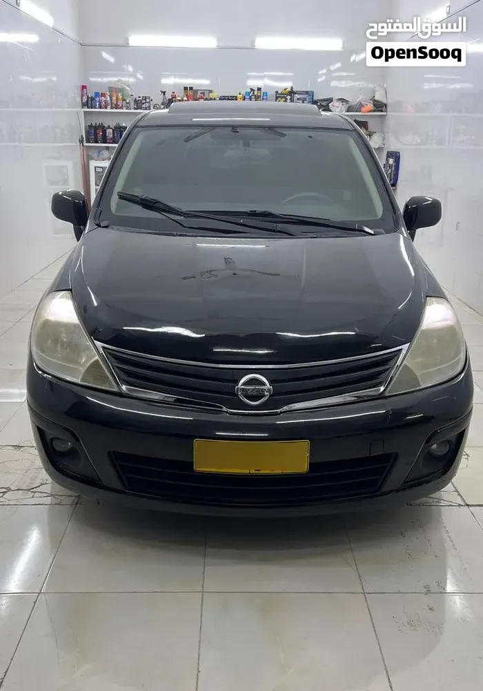 Nissan Versa 2011 photo 2