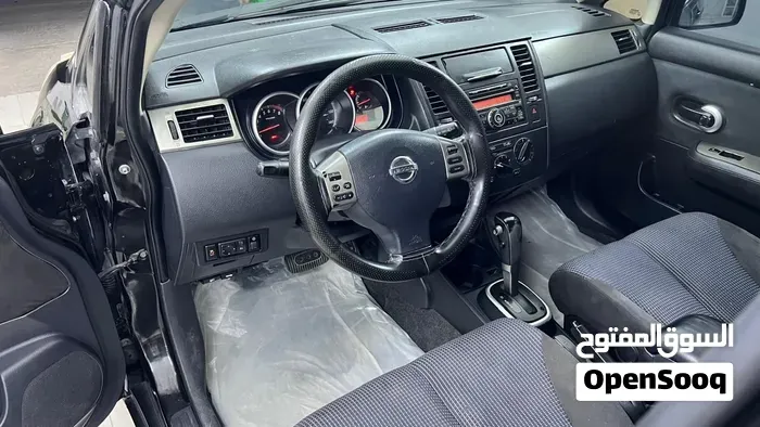 Nissan Versa 2011 photo 3