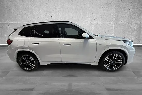 BMW Ix1 2023 photo 4