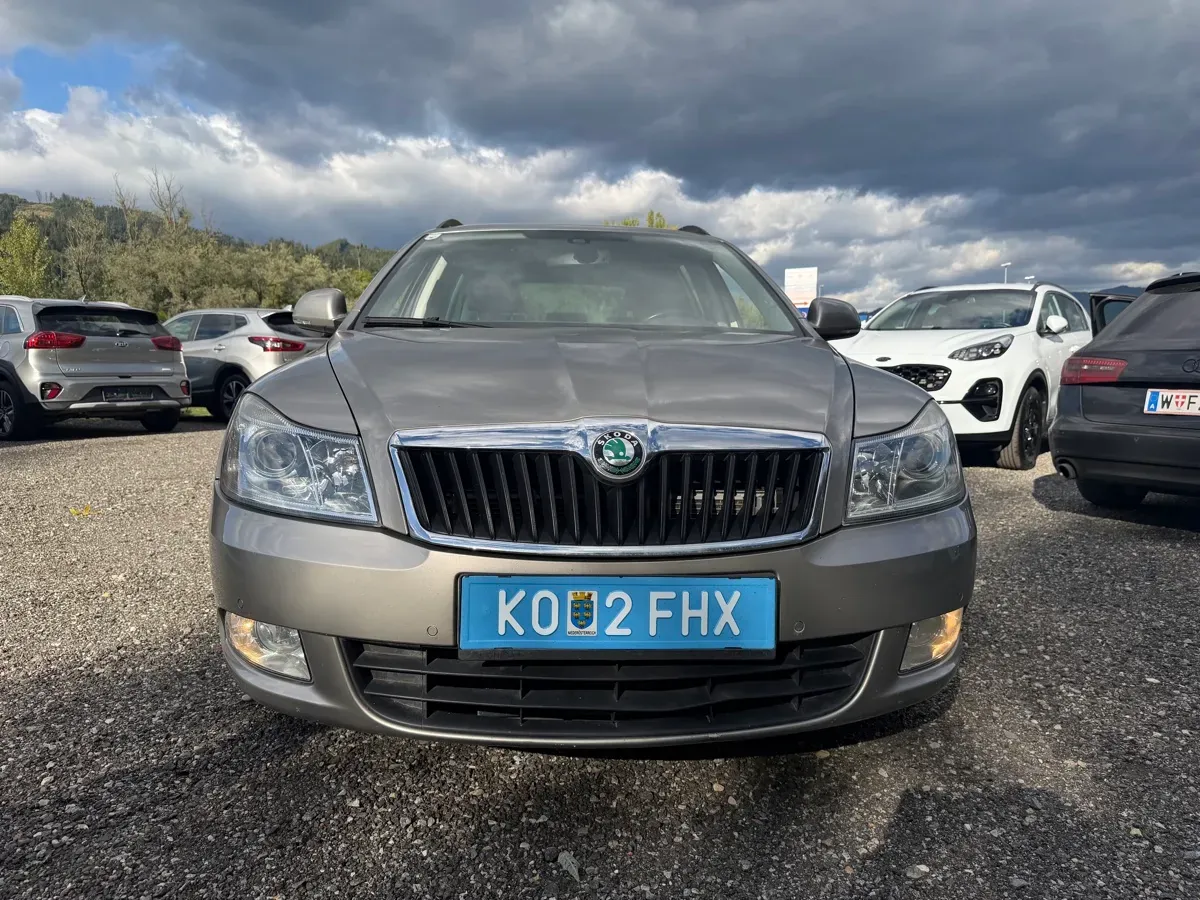 Skoda Octavia 2011 photo 2