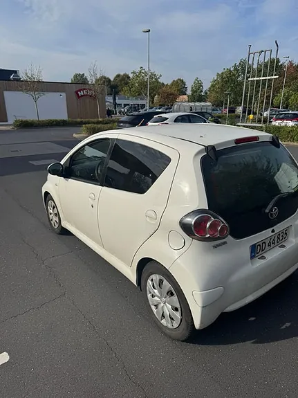 Toyota Aygo 2012 photo 2