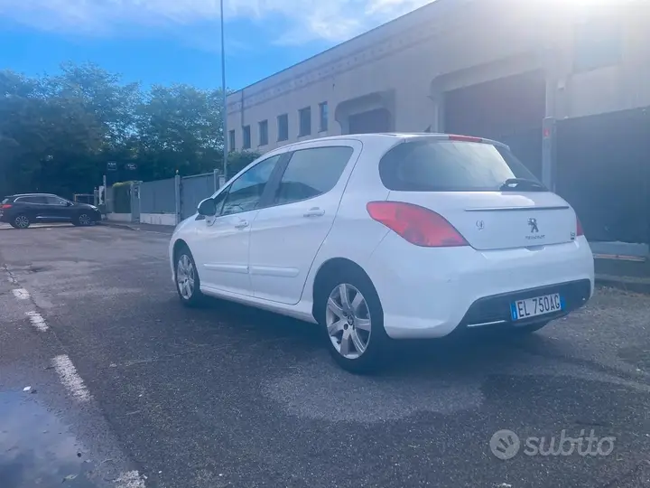 Peugeot 308 2012 photo 3