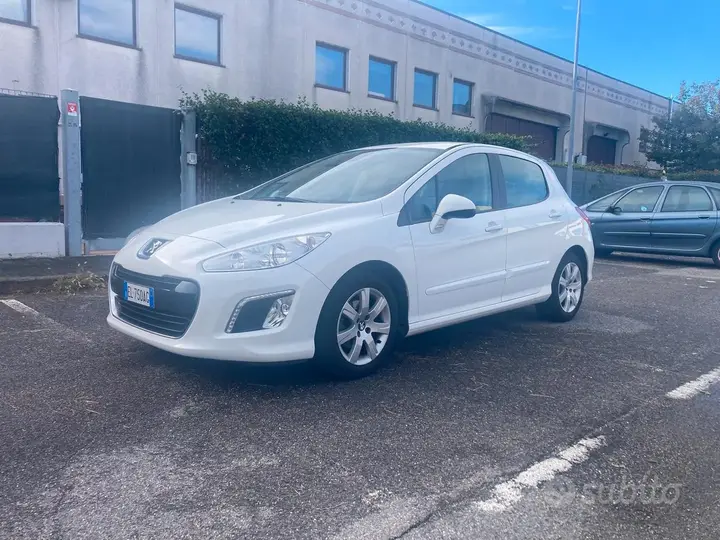 Peugeot 308 2012 photo 2