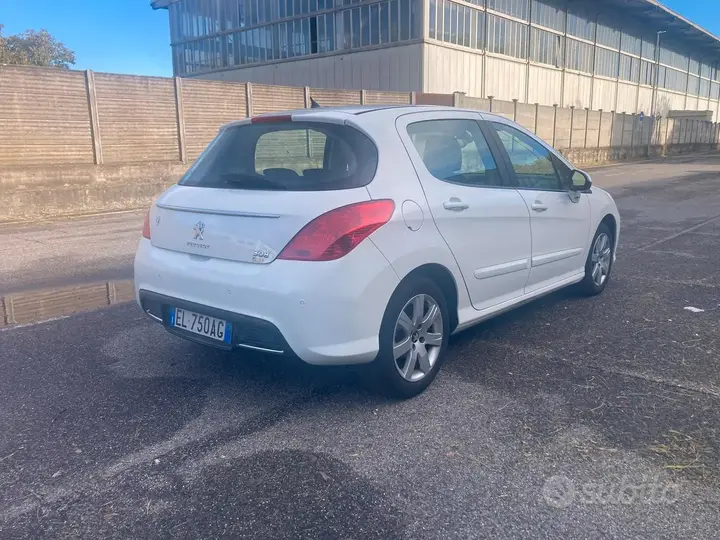 Peugeot 308 2012 photo 4