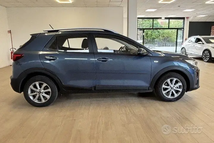 Kia Stonic 2023 photo 4