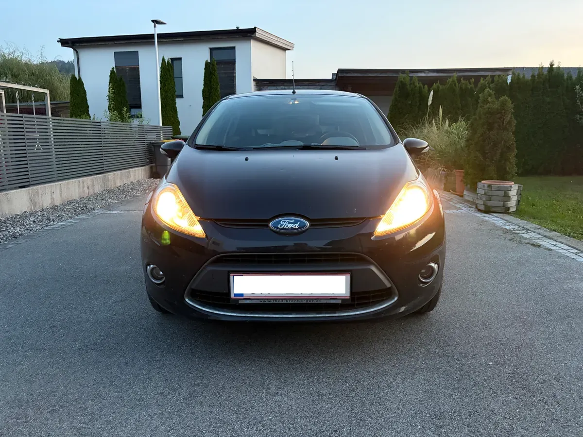 Ford Fiesta 2010 photo 2