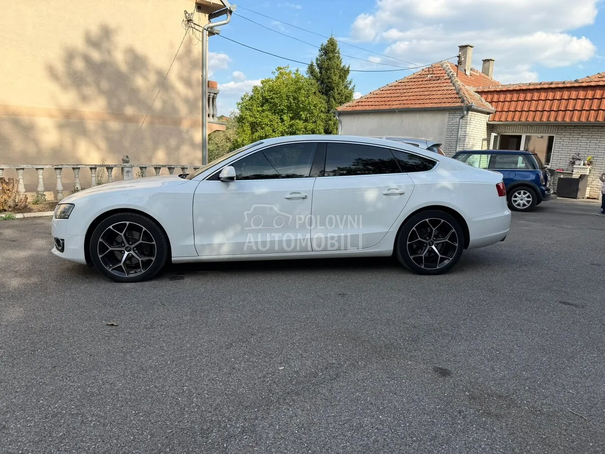 Audi A5 2010 photo 2