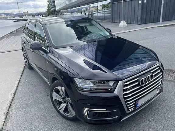 Audi Q7 2017 photo 2