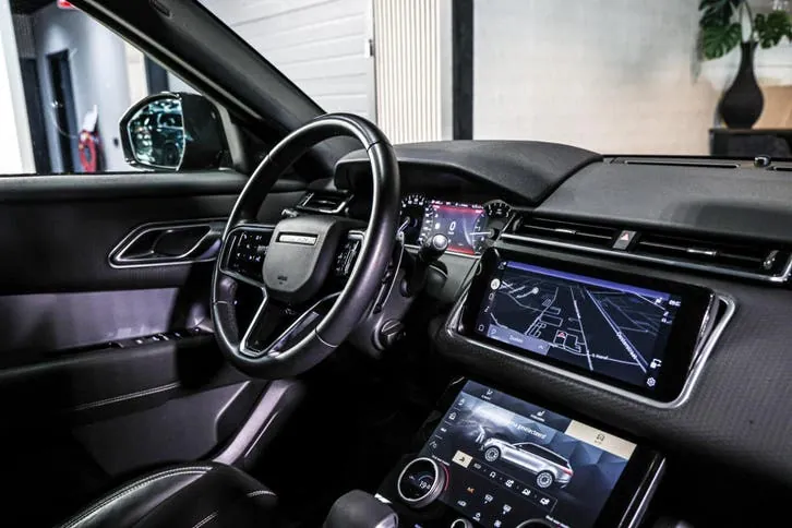 Land Rover Range Rover Velar 2023 photo 2