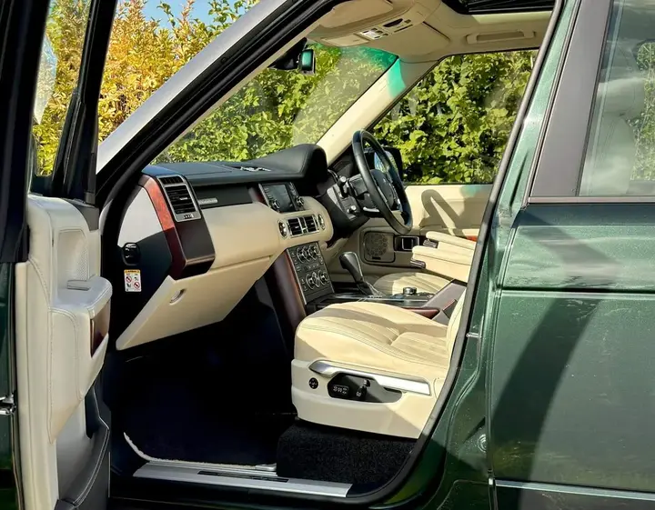 Land Rover Range Rover 2010 photo 4