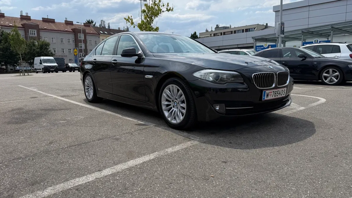 BMW 5 Series 2010 photo 2