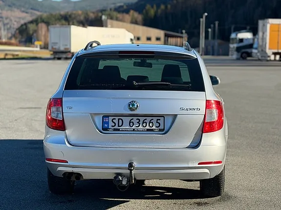 Skoda Superb 2012 photo 5
