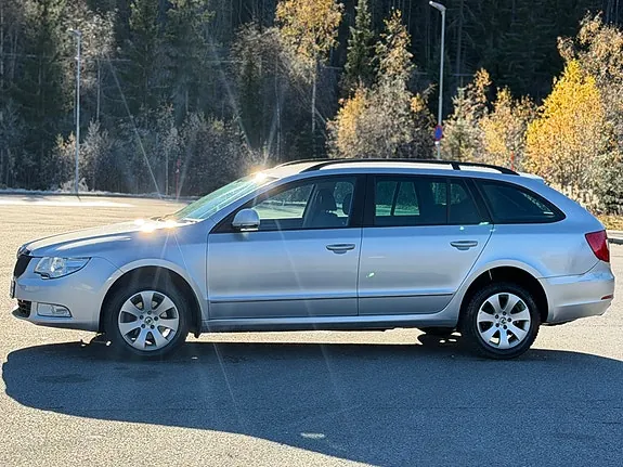 Skoda Superb 2012 photo 3