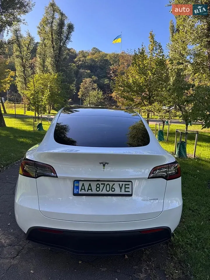Tesla Model Y 2024 photo 5