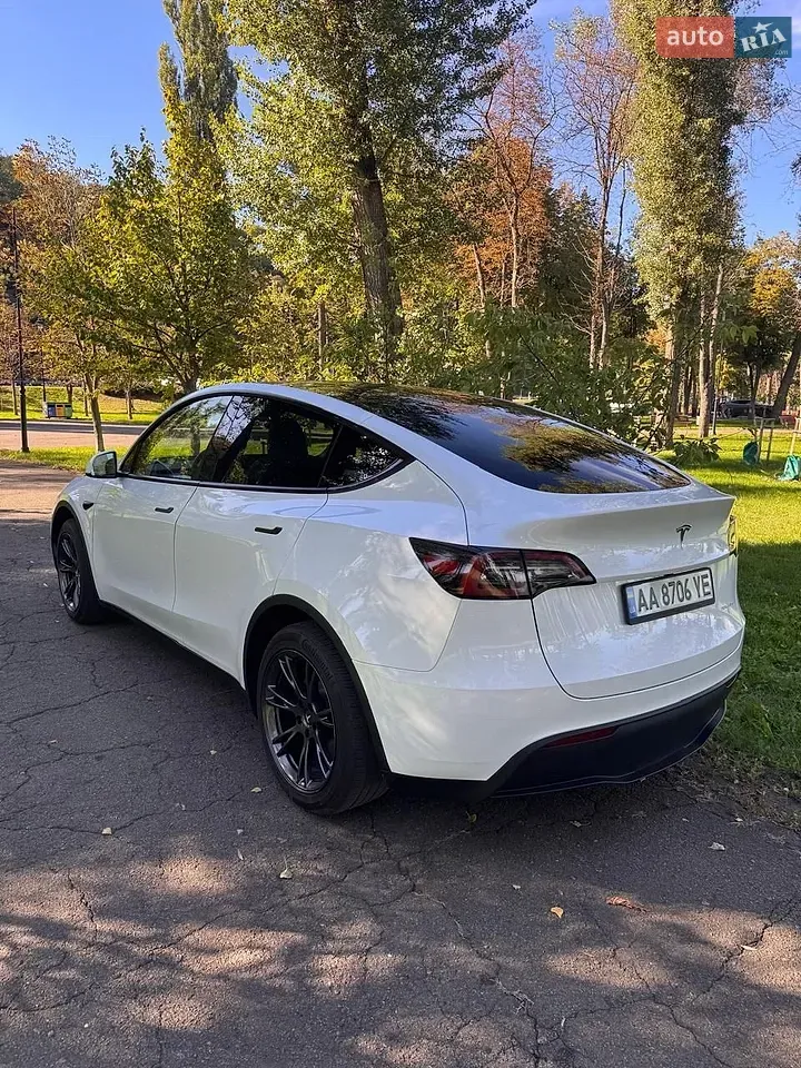 Tesla Model Y 2024 photo 4