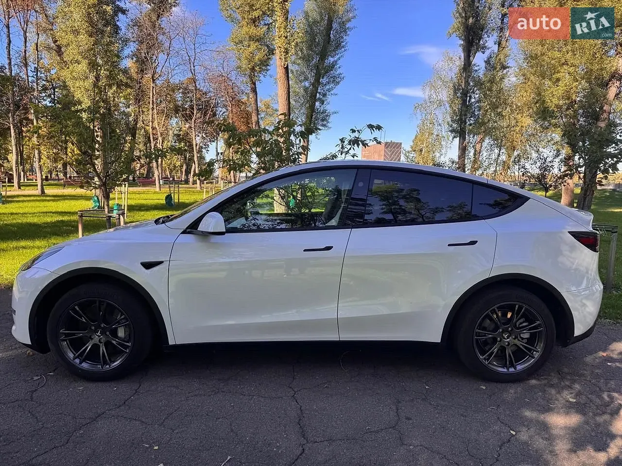 Tesla Model Y 2024 photo 3