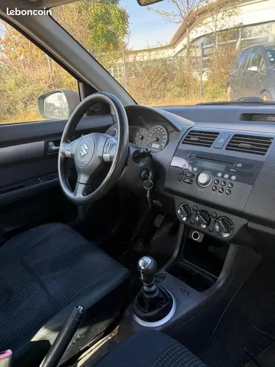 Suzuki Swift 2006 photo 3