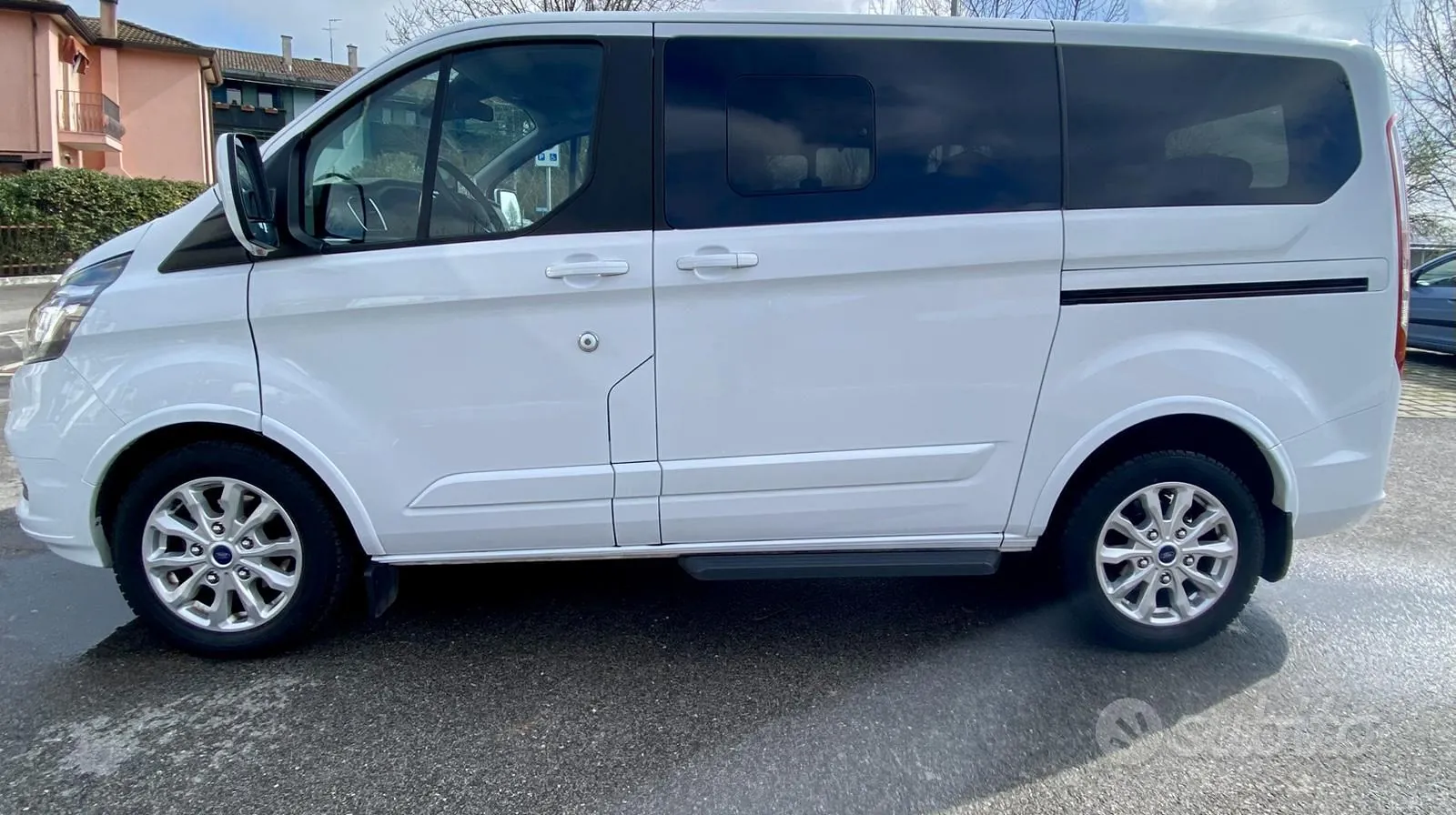 Ford Tourneo Custom 2022 photo 2