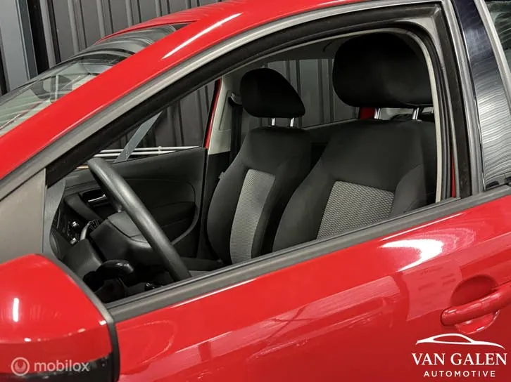 Volkswagen Polo 2010 photo 3