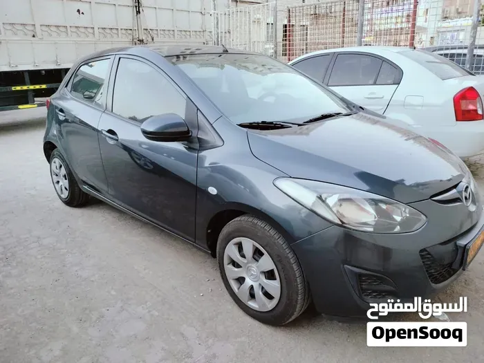 Mazda 2 2015 photo 4