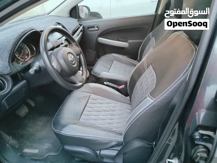 Mazda 2 2015 photo 3