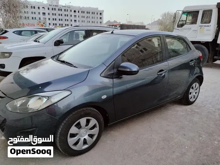 Mazda 2 2015 photo 2