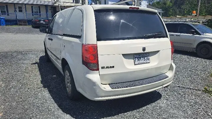 Dodge Caravan 2012 photo 2