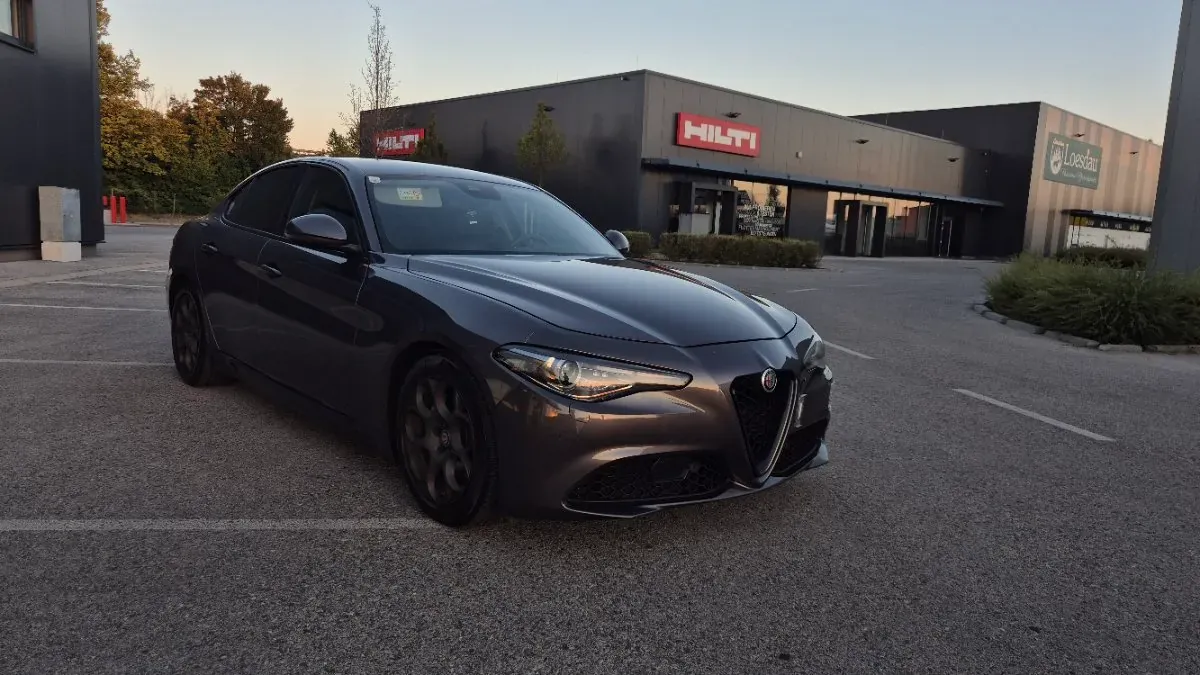 Alfa Romeo Giulia 2017 photo 2
