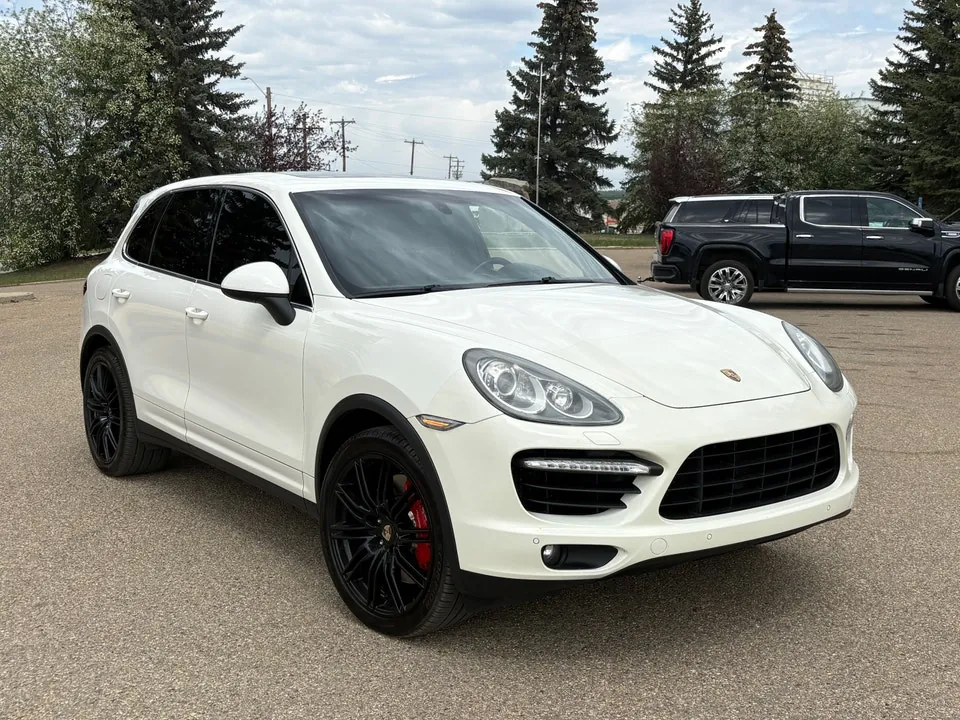 Porsche Cayenne 2011 photo 2