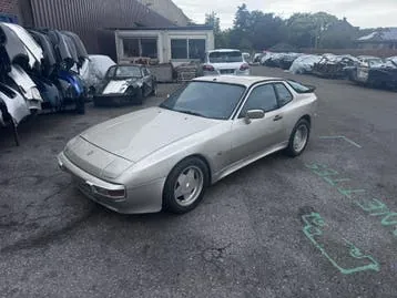 Porsche 944
