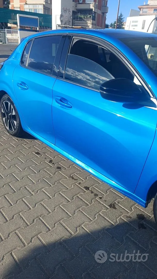 Peugeot 208 2023 photo 3