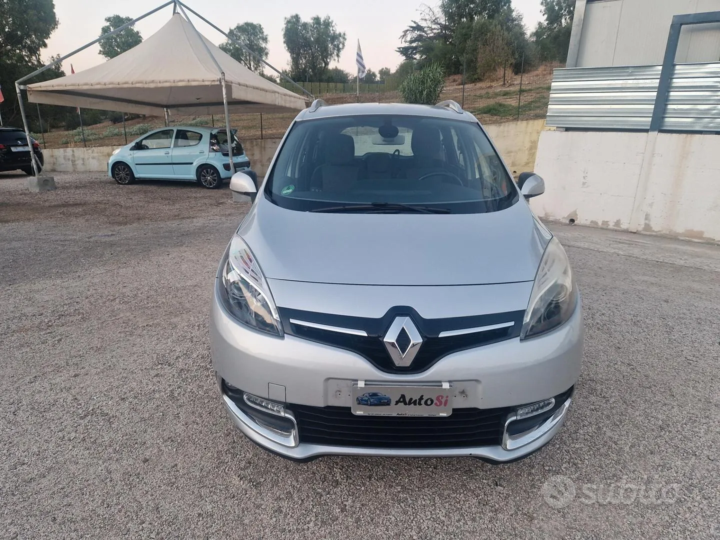 Renault Scenic 2014 photo 2