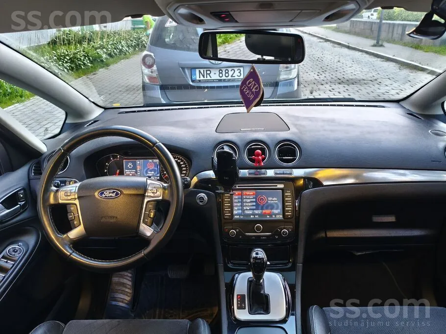 Ford S-Max 2012 photo 4