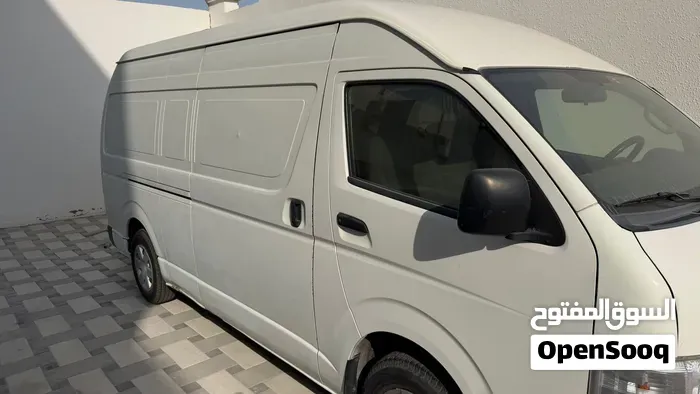 Toyota Hiace 2014 photo 2