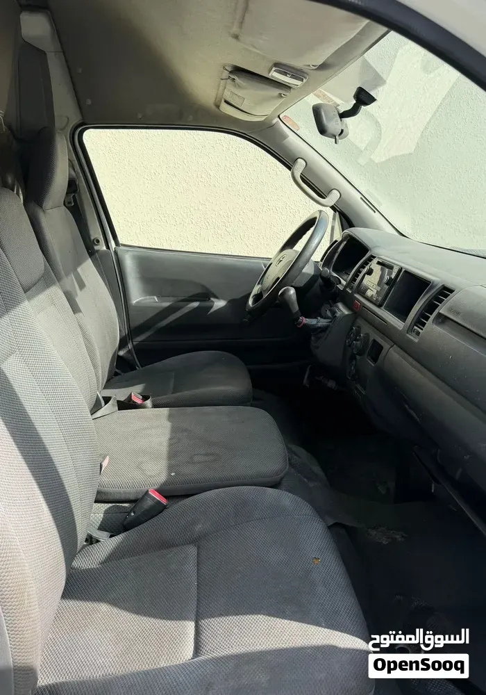 Toyota Hiace 2014 photo 4