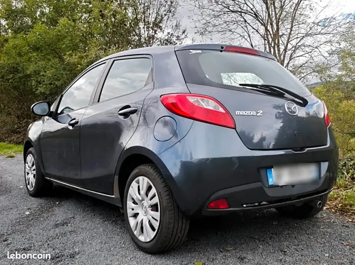 Mazda 2 2009 photo 2