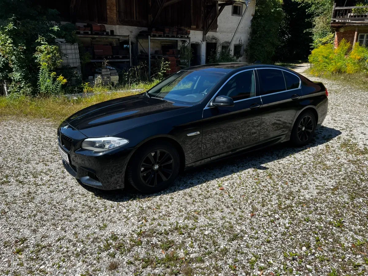 BMW 5 Series 2012 photo 2