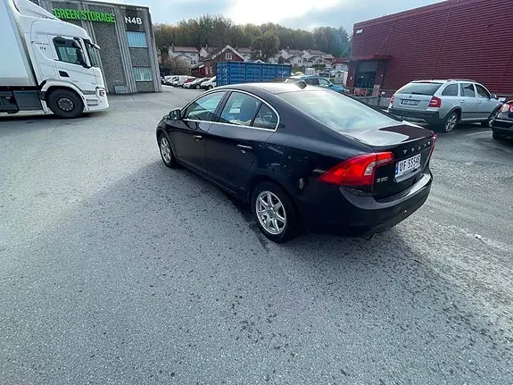 Volvo S60 2012 photo 2