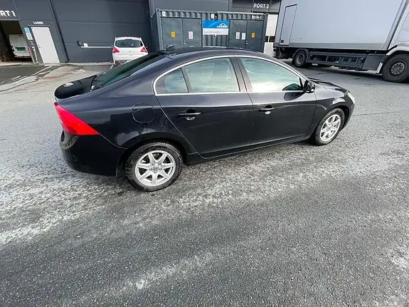 Volvo S60 2012 photo 4