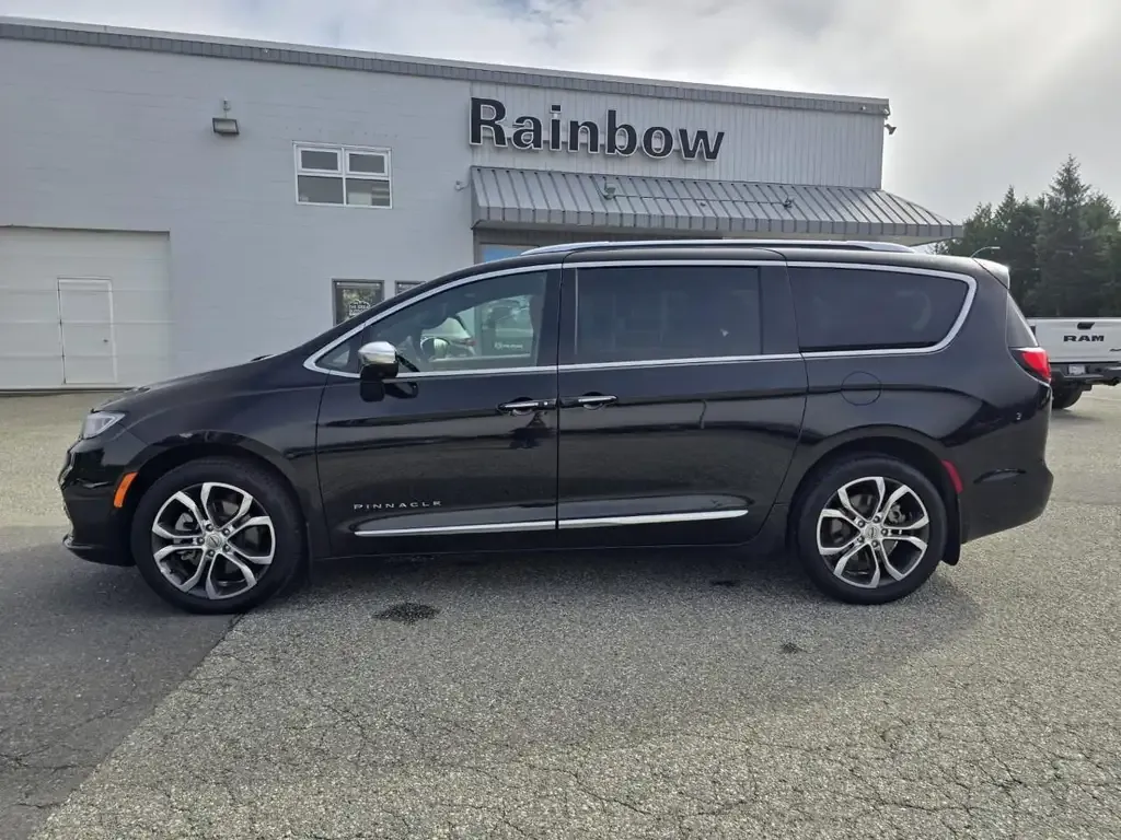 Chrysler Pacifica 2024 photo 2