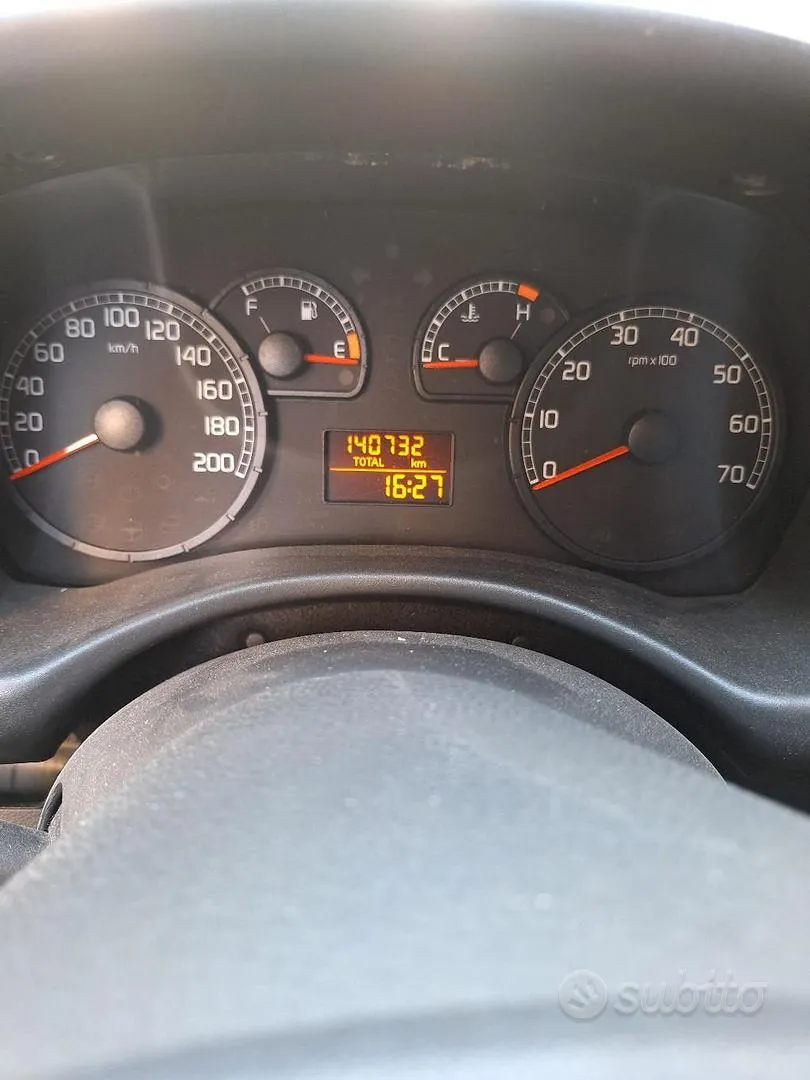 Fiat Punto 2004 photo 3