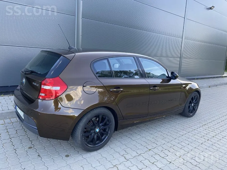 BMW 1 Series 2011 photo 2
